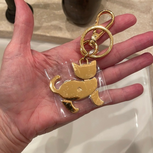 Stunning NIB “Prada” Cat Key Chain - Picture 3 of 6